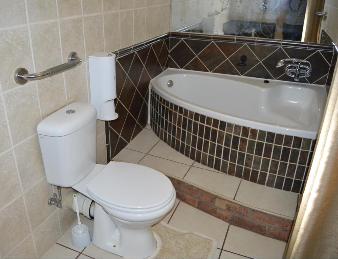 House Ebony B&B Newcastle Eksteriør billede